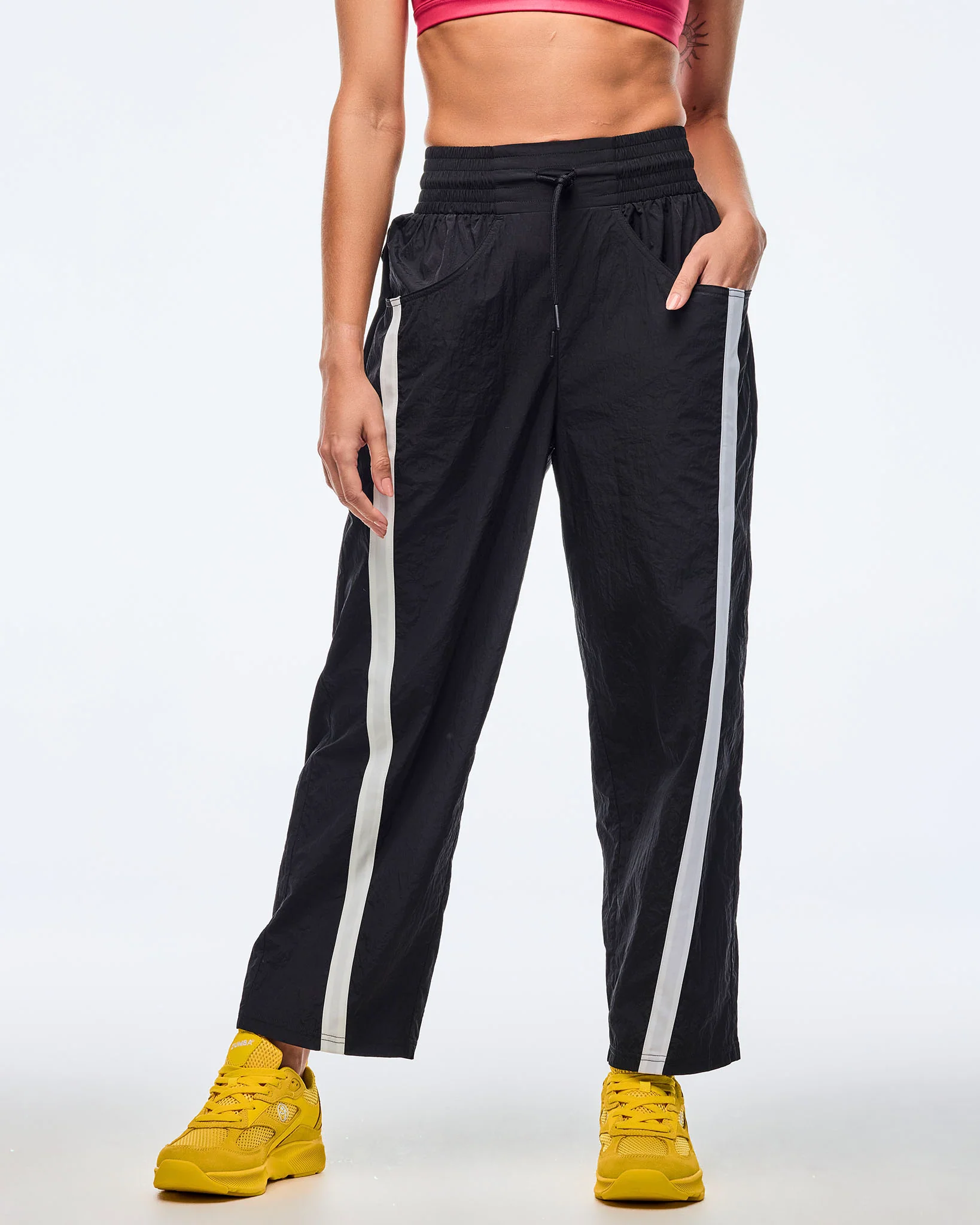 Z1B000675: APRES ZUMBA HIGH RISE CROP TRACK PANTS - BOLD BLACK