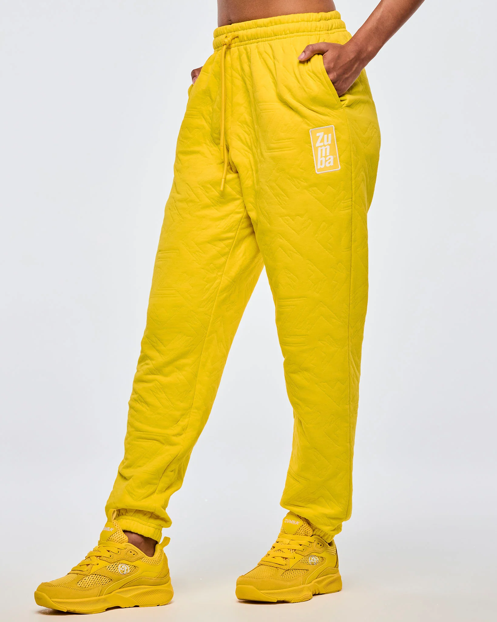 Z1B000681: APRES ZUMBA QUILTED SLOUCH SWEATPANTS - SUNRAYS