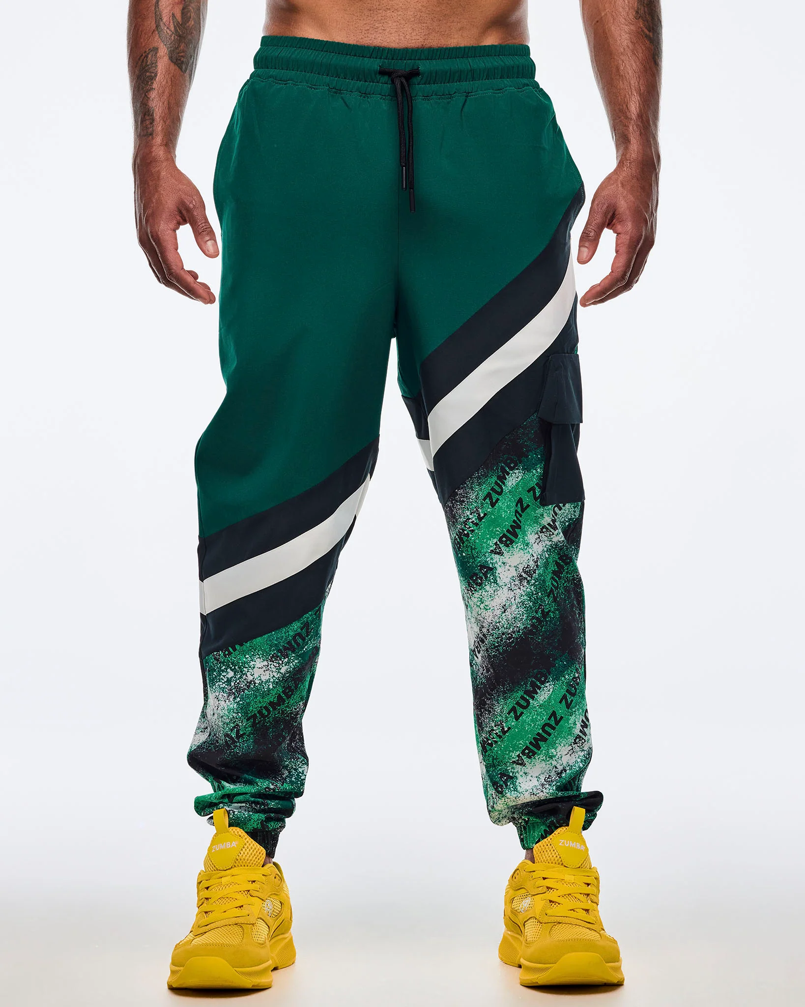 Z2B000090: APRES ZUMBA MEN´S WOVEN CARGO PANTS - BLACK/GREEN